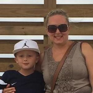 Meet your Posher, Leslie